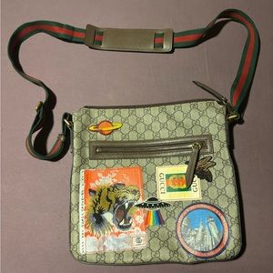 Gucci supreme courrier crossbody bag